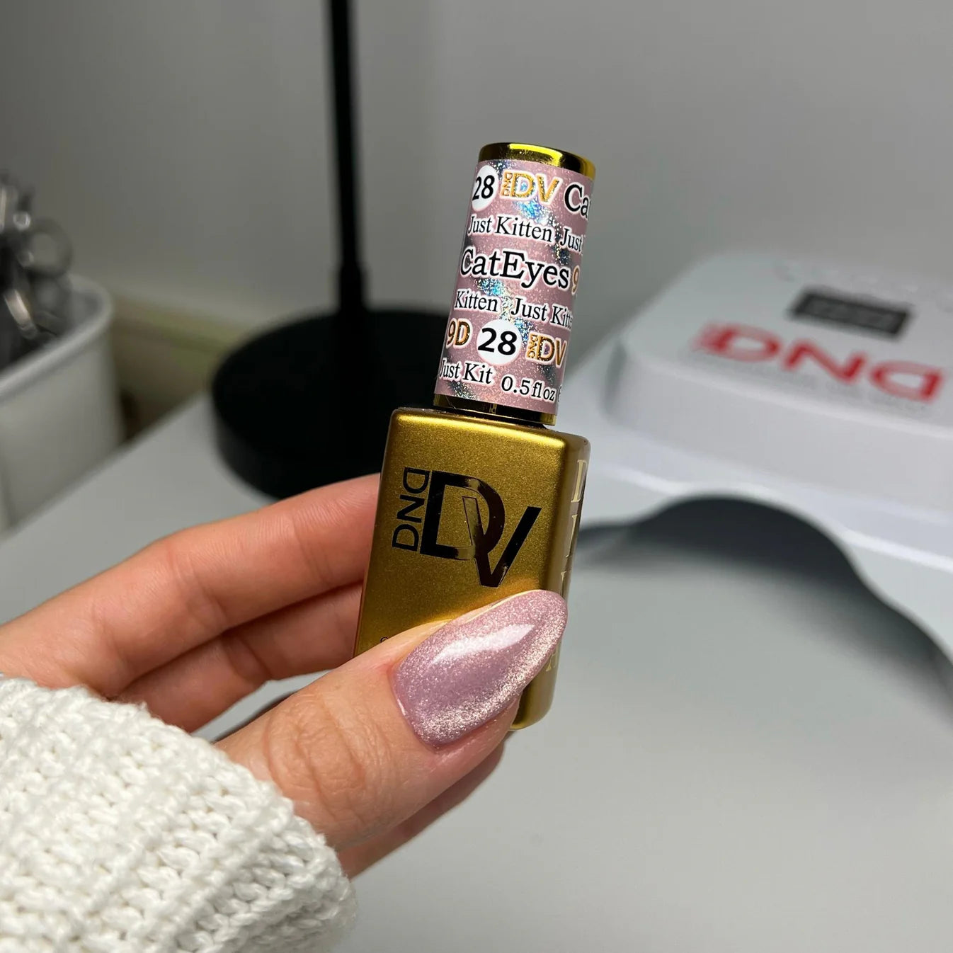 Dnd Diva Gel Polish 9D Cat Eye Glassball #28 - Just Kitten - Universal Nail Supplies