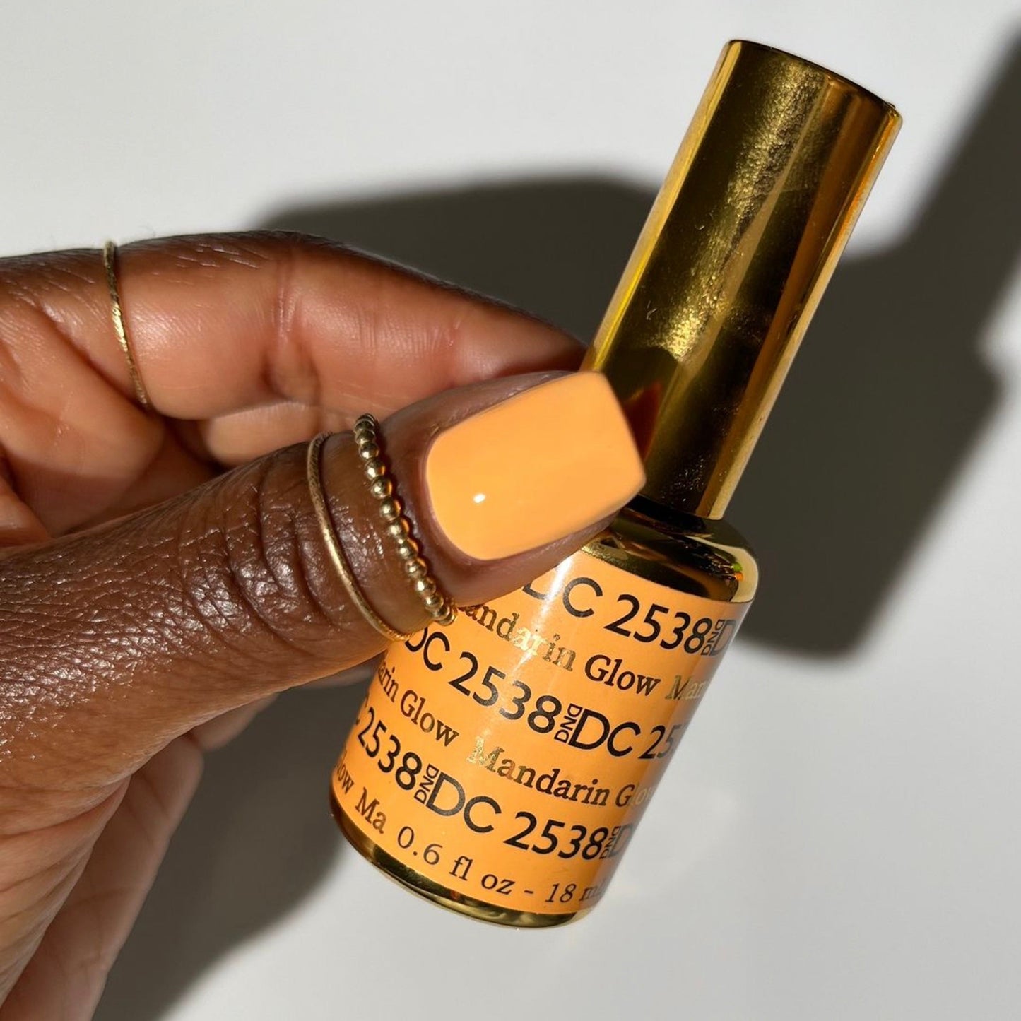 DND DC Gel Duo Mandarin Glow gel nail polish and lacquer in shade #2538, featuring vibrant orange color and glossy finish.