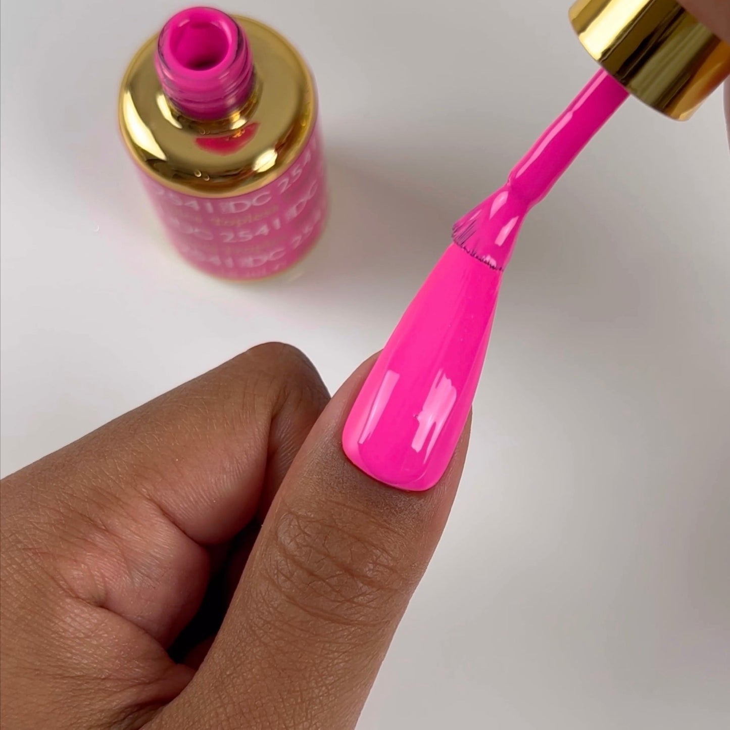 DND DC Gel Duo Topless Tropics #2541 featuring vibrant gel nail polish and lacquer in a tropical-inspired shade.