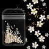 Weiße Acryl-Blumen-Nagelkunst-Anhänger-Dekoration, gemischte Größe, goldene Kugel für Maniküre-Design 