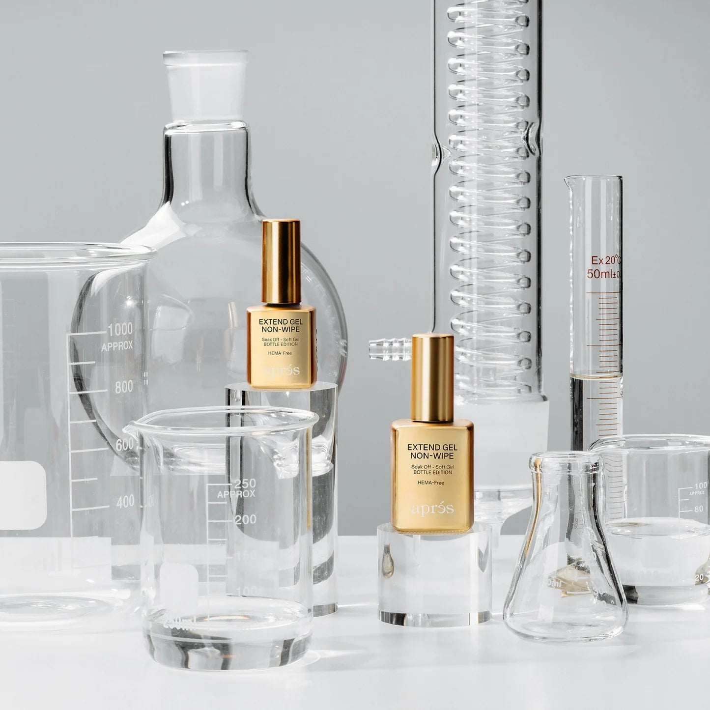 Aprés Nail Apres Extend Gel Non-Wipe 30ml gel system in a large 15ml bottle, suitable for long-lasting nail extensions.