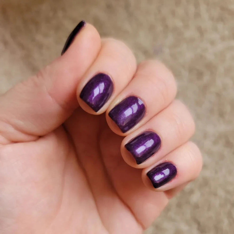 DND Daisy Gel Duo Astral Blast #702 featuring clear gel nail polish and lacquer with a vibrant, shimmering finish
