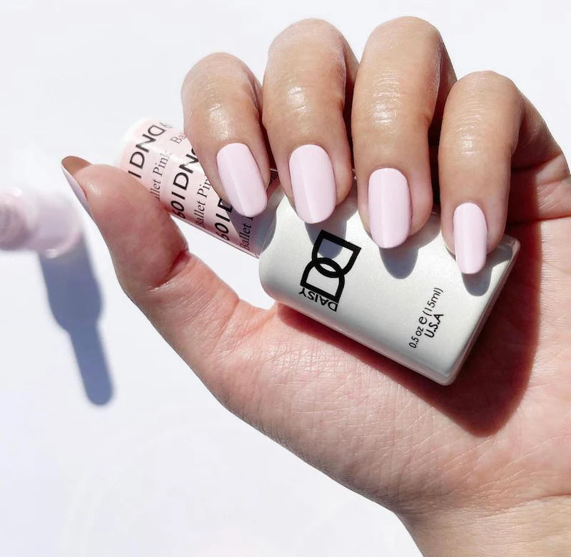 DND Daisy Gel Duo in Ballet Pink #601, featuring gel nail polish and lacquer in a soft pink shade, displayed on a white background.