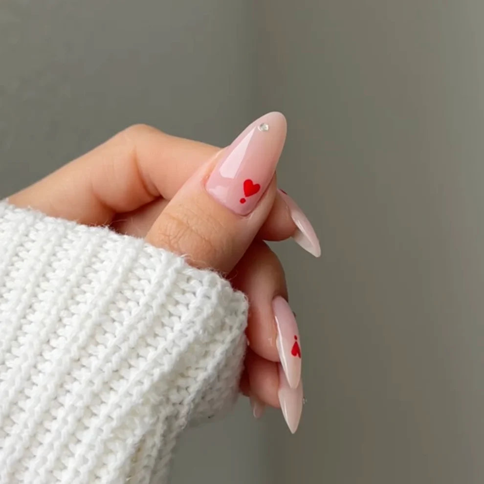 DND Daisy Gel Duo in Chili Pepper, featuring vibrant gel nail polish and lacquer with a heart design on the bottle.
