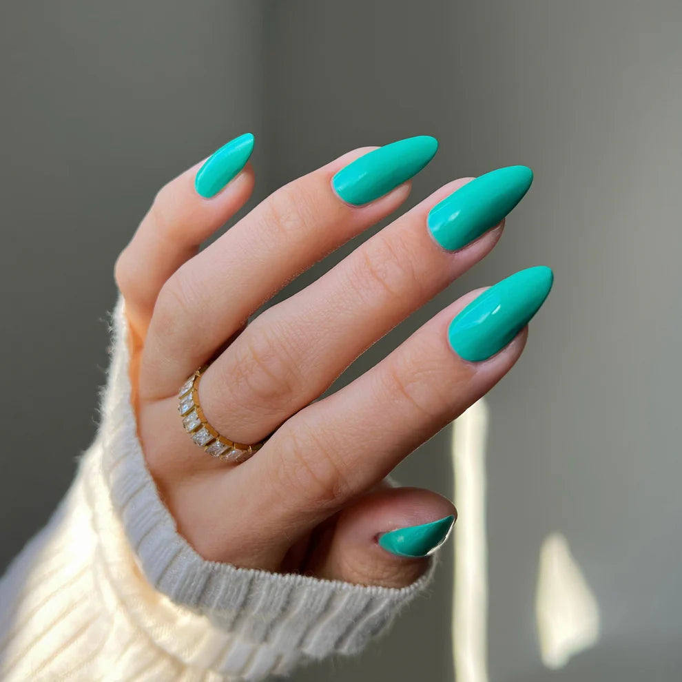DND Daisy Gel Duo - Greenwich, CN #533 - Universal Nail Supplies