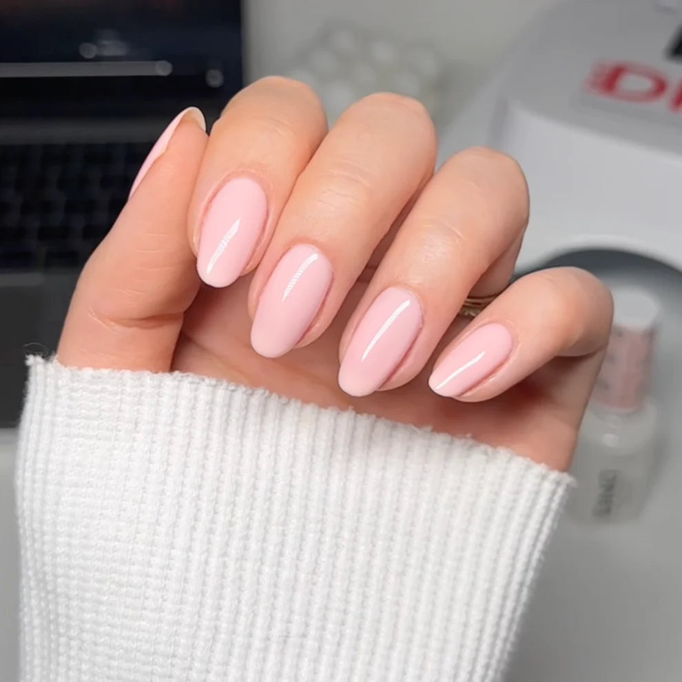 DND Daisy Gel Duo Pink Bubble nail polish and lacquer swatch showing vibrant pink color and glossy finish.