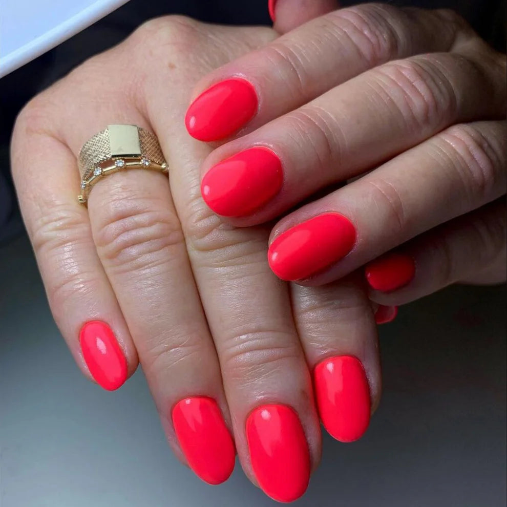 DND Daisy Gel Duo Punch Marshmallow #651 gel nail polish and lacquer swatch showing bright, pastel pink color on nails