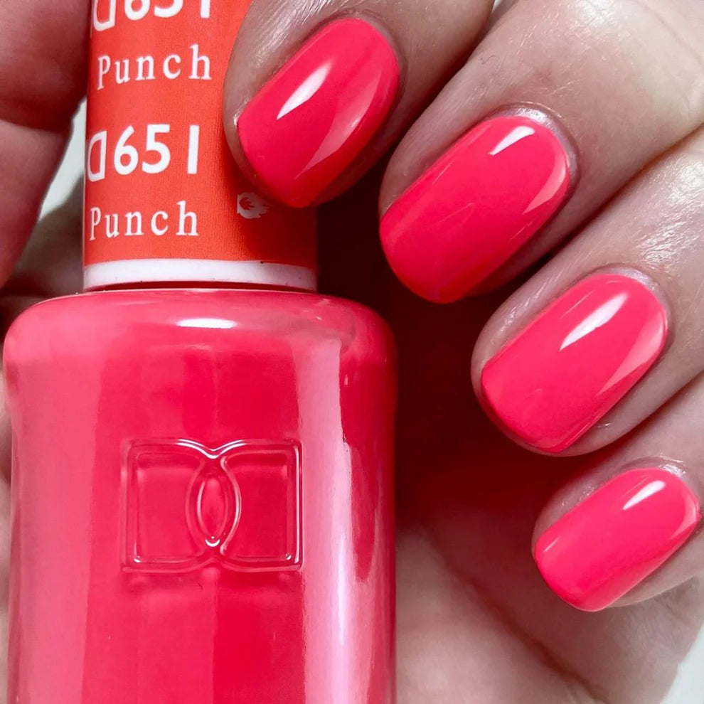 DND Daisy Gel Duo Punch Marshmallow #651 with swatch showing vibrant pink gel nail polish and lacquer finish
