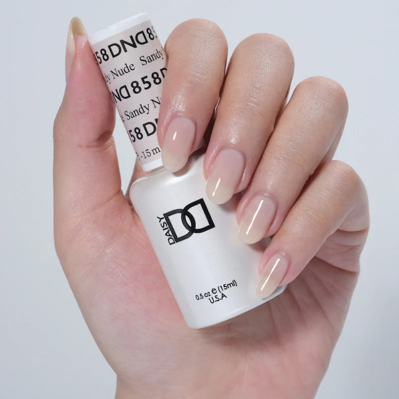 DND Daisy Gel Duo Sandy Nude #858 featuring gel nail polish and lacquer in a soft nude shade, shown in the bottle and on nails.