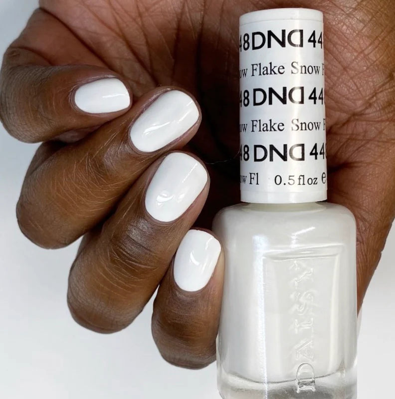 DND Daisy Gel Duo Snow Flake #448 with glittery gel nail polish and lacquer in a clear, sparkly design for festive nails