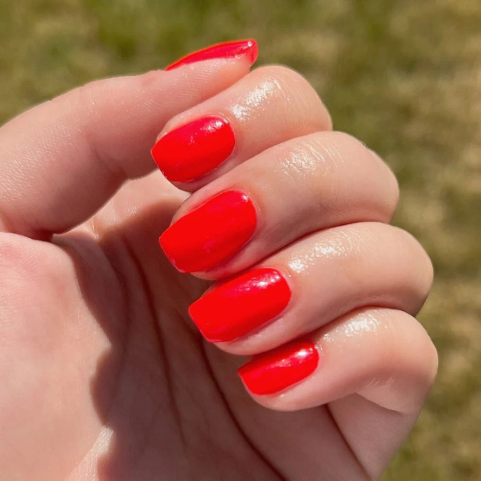 DND Daisy Gel Duo - Striking Red #474 - Universal Nail Supplies