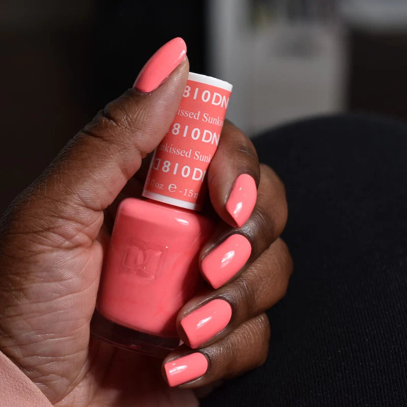 DND Daisy Gel Duo in Sunkissed #810 featuring a vibrant gel nail polish and lacquer with a sunny, golden hue.