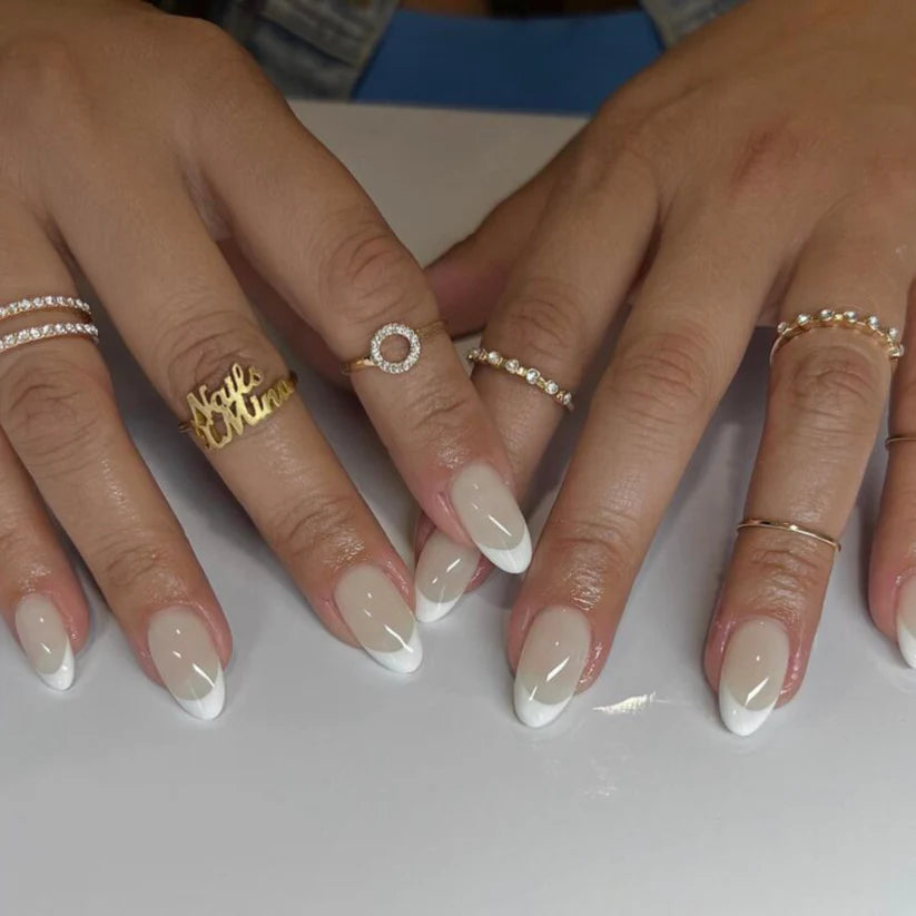 Swatch of DND Daisy Gel Duo Tie The Knot #861 featuring a floral-themed gel nail polish and lacquer in a pastel shade