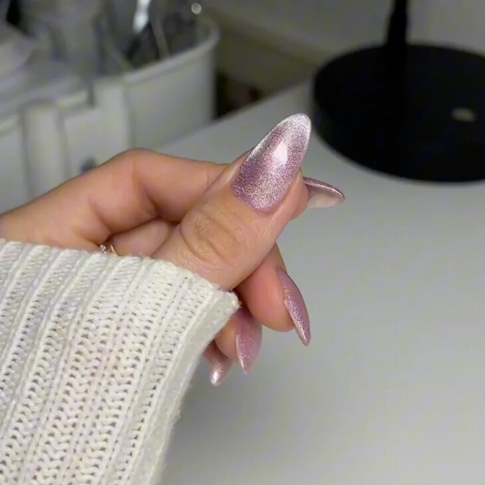 DND DC Gel Polish in Ballet Fairy #17 featuring a cat eye unicorn design on a gel nail polish bottle.