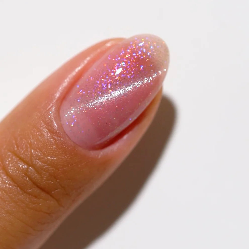 DND DC Gel Polish in Ballet Fairy #17 featuring a cat eye effect with shimmering ballet pink finish.