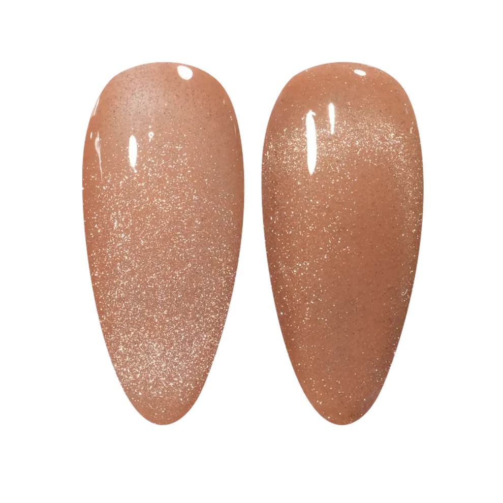 DND DC Gel Polish in Caramel Lullaby #28, showcasing a smooth, glossy cat eye effect on a gel nail.