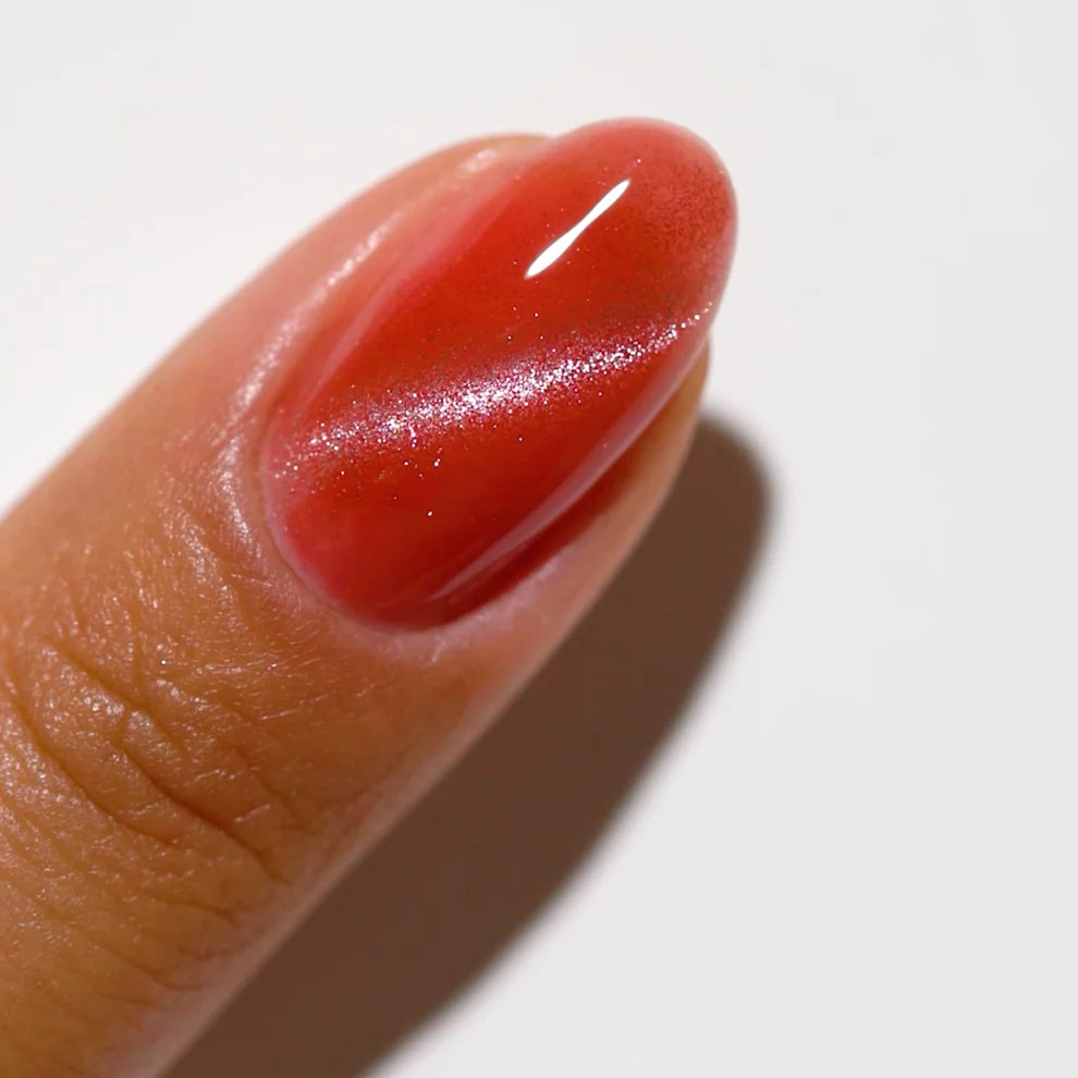 DND DC Gel Polish in Cleocatra #26 featuring a vibrant, glossy cat eye gel nail design with intense color and shine.