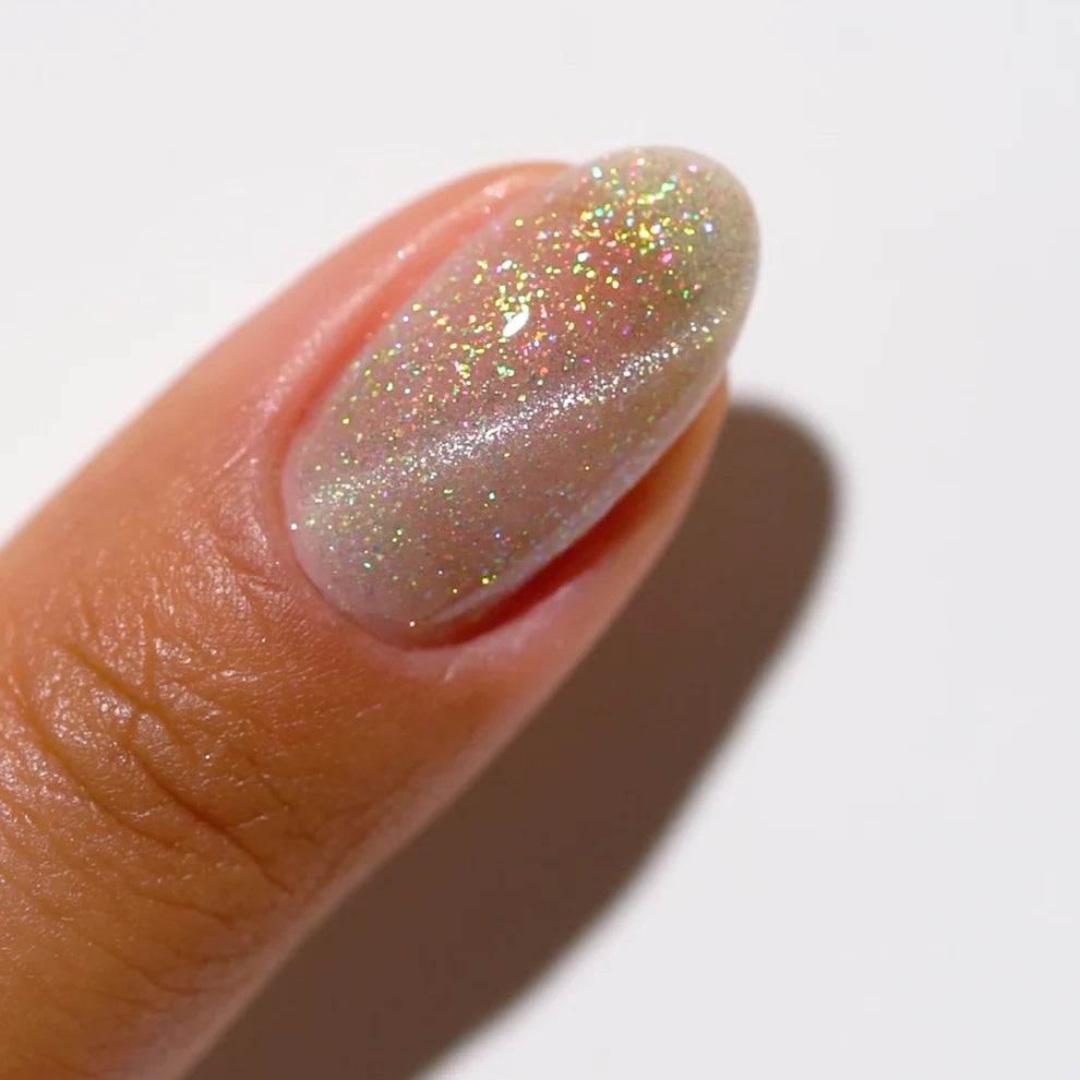 DND DC Gel Cat Eye polish in Elf House #20, showcasing a vibrant green gel nail color with a cat eye effect and shiny finish.