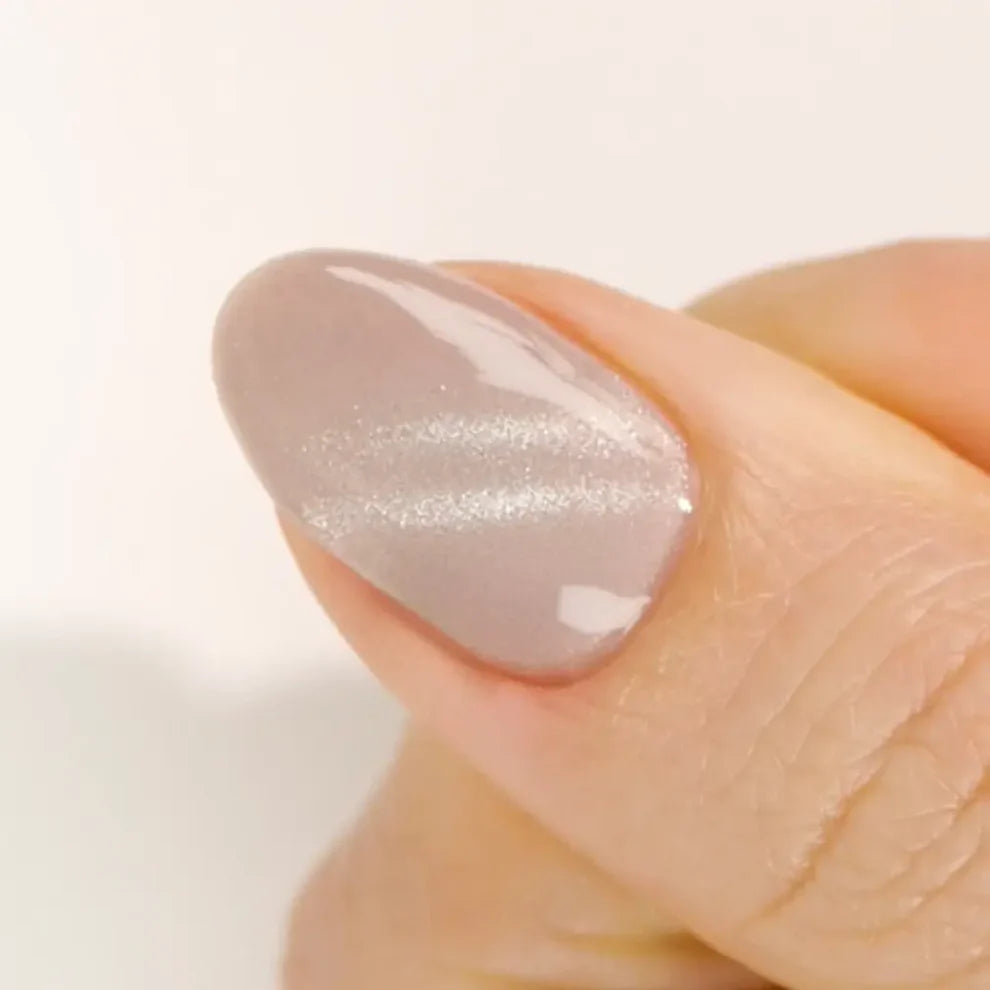 DND DC Gel Polish Fossil Ice #31 swatch showing purple-gray cat eye shimmer with velvet finish on nails.