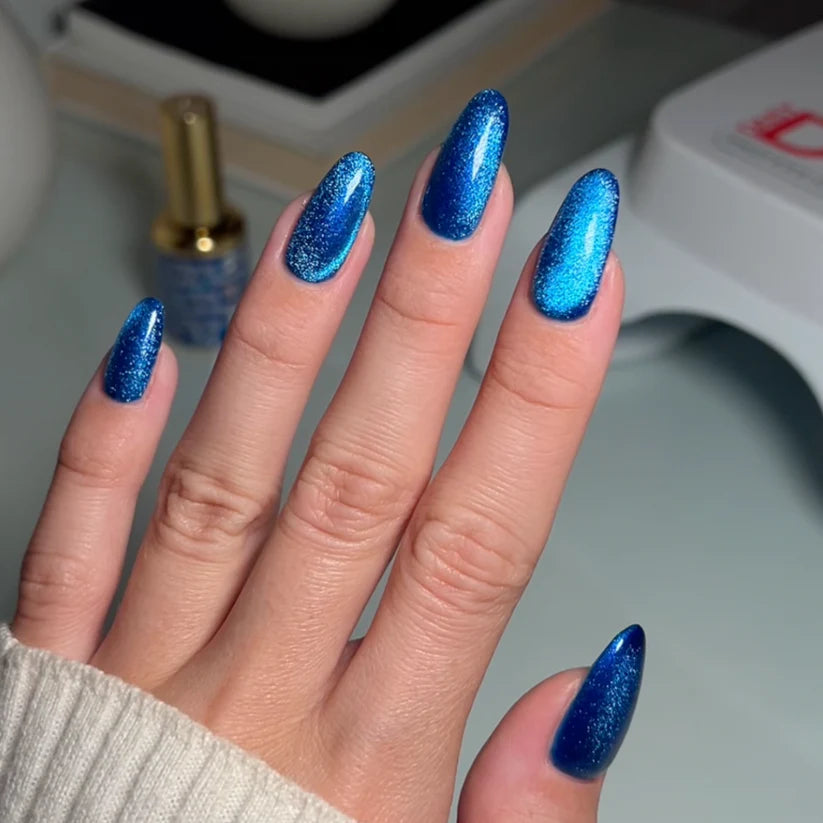 DND DC Gel Polish Cat Eye in Galactic Sapphire #04 with smooth, shimmering gel nail swatch showing deep blue and sapphire effect