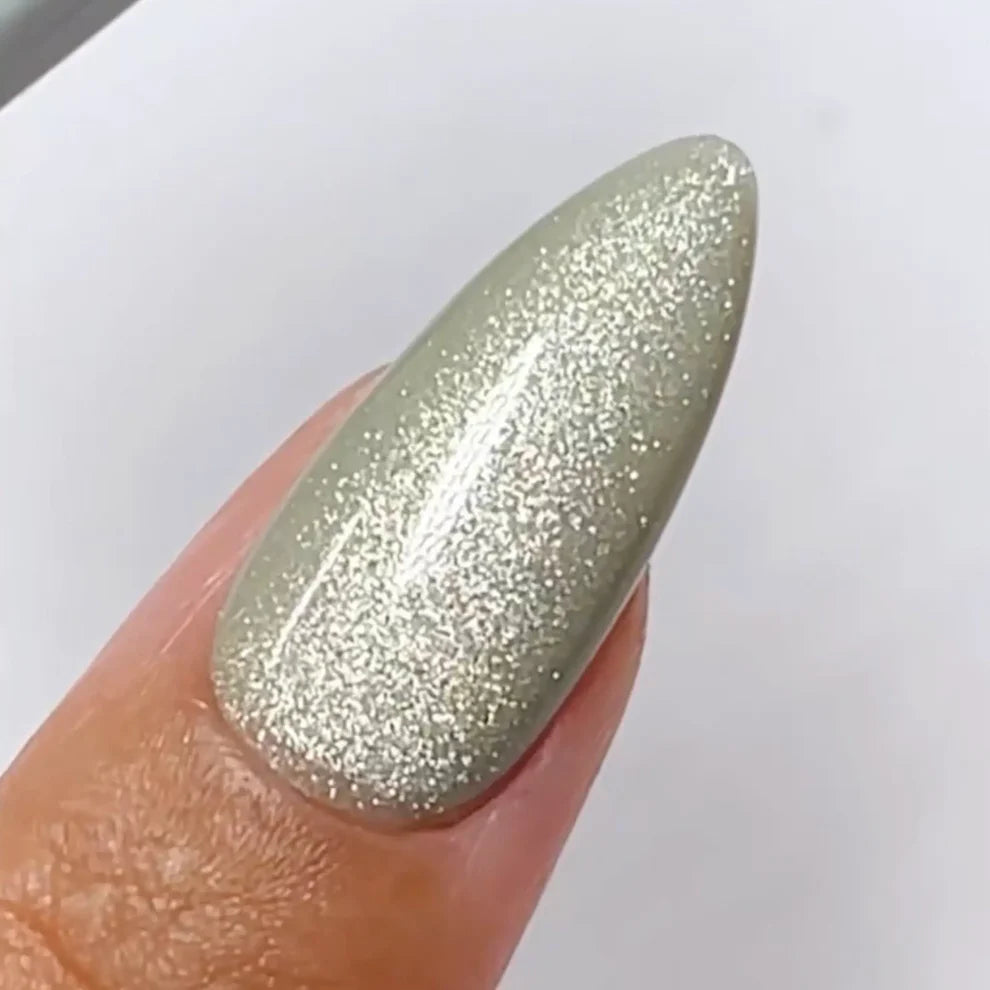 DND DC Gel Polish Misty Moss #29 with velvet cat eye shimmer for elegant, moss-green nail designs.