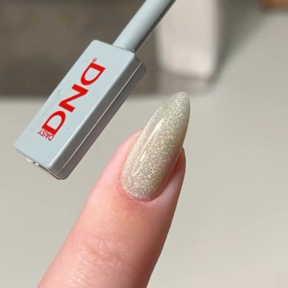 DND DC Gel Polish in Misty Moss #29 with velvet cat eye shimmer finish, showcasing the rich green nail color and reflective effect.