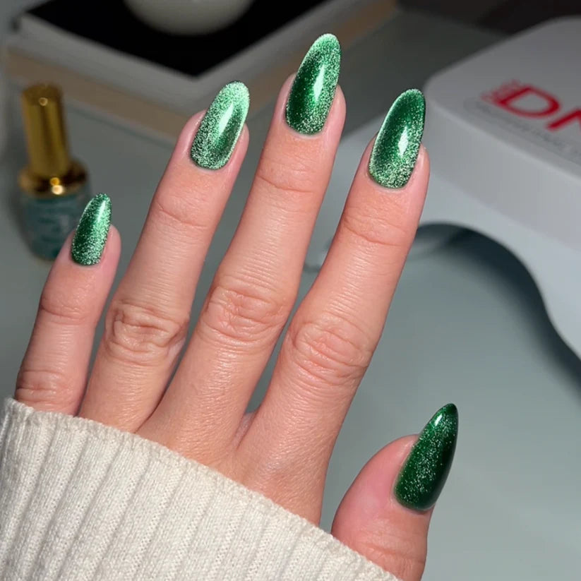 DND DC Gel Polish Cat Eye in Purrsian Purrfection #08, smooth gel swatch showcasing shimmering purple and green cat eye effect.