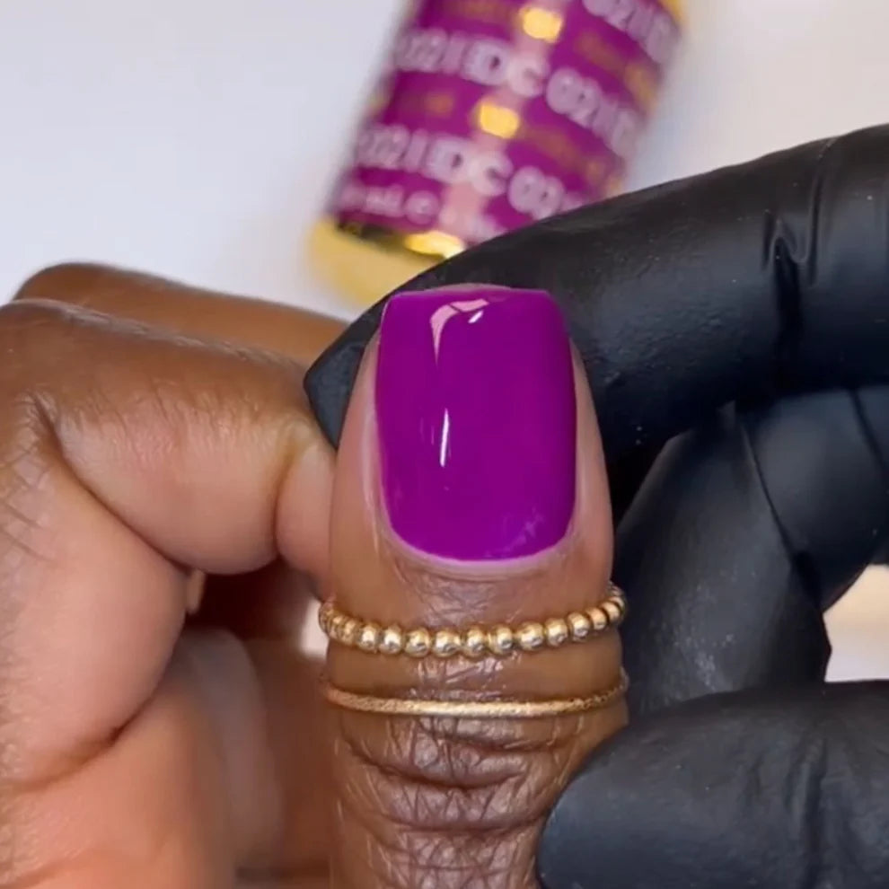 DND DC Gel Duo in Amethyst shade, featuring a gel nail polish and lacquer duo with glossy purple finish
