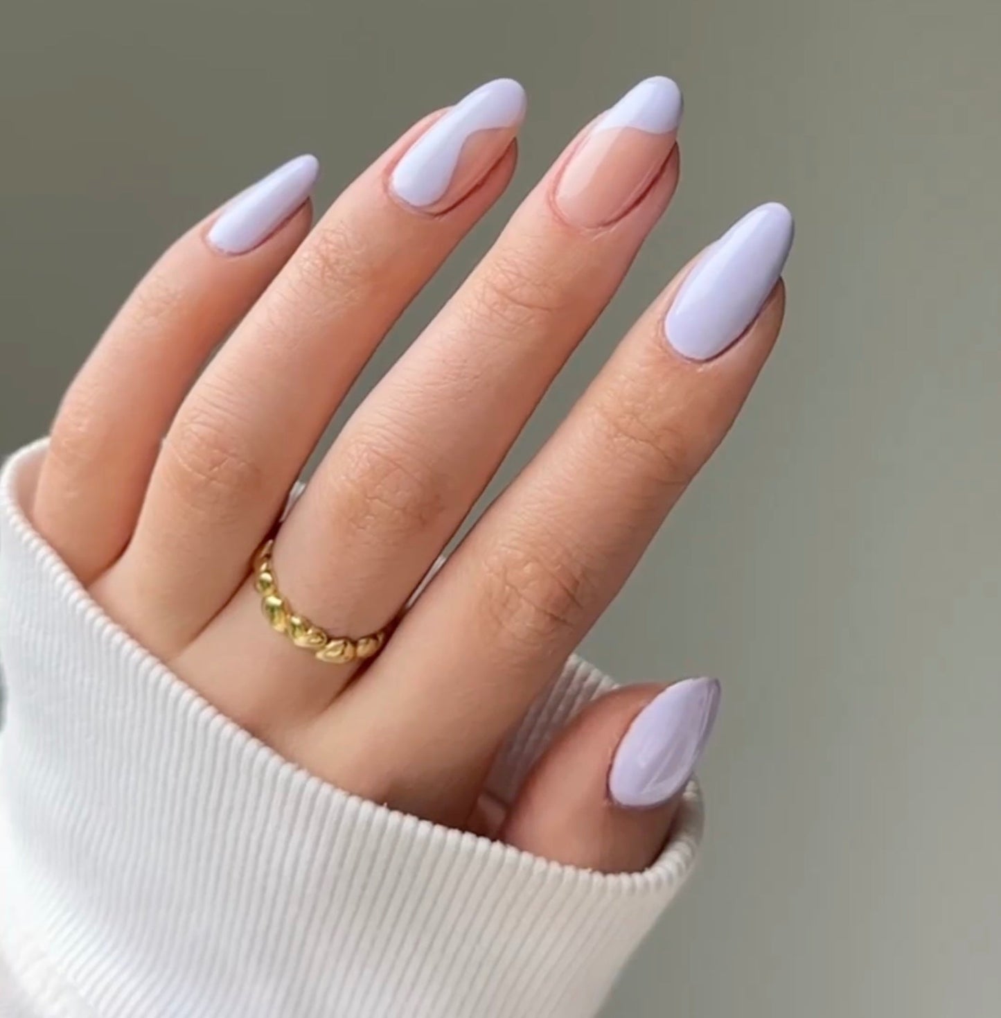 DND DC Gel Duo Lavender Haze #2532 featuring lavender-colored gel nail polish and lacquer on neatly manicured nails.