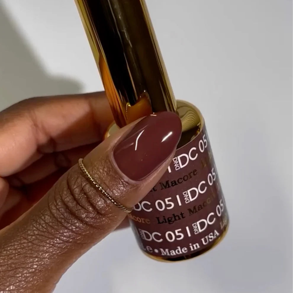 Swatch of DND DC Gel Duo Light Macore #051 gel nail polish and lacquer in a natural light beige color.