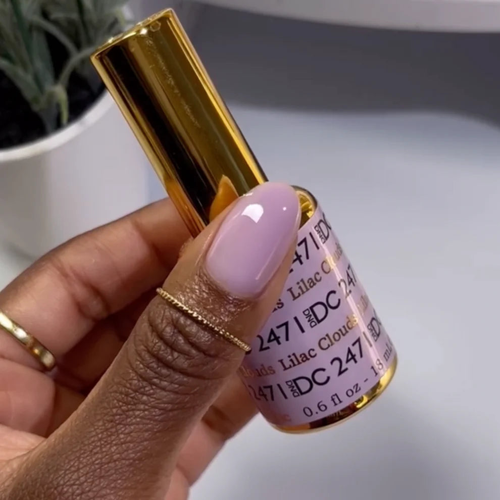 Swatch of DND DC Gel Duo Lilac Clouds gel nail polish and lacquer, showcasing a soft, pastel purple color on nails.