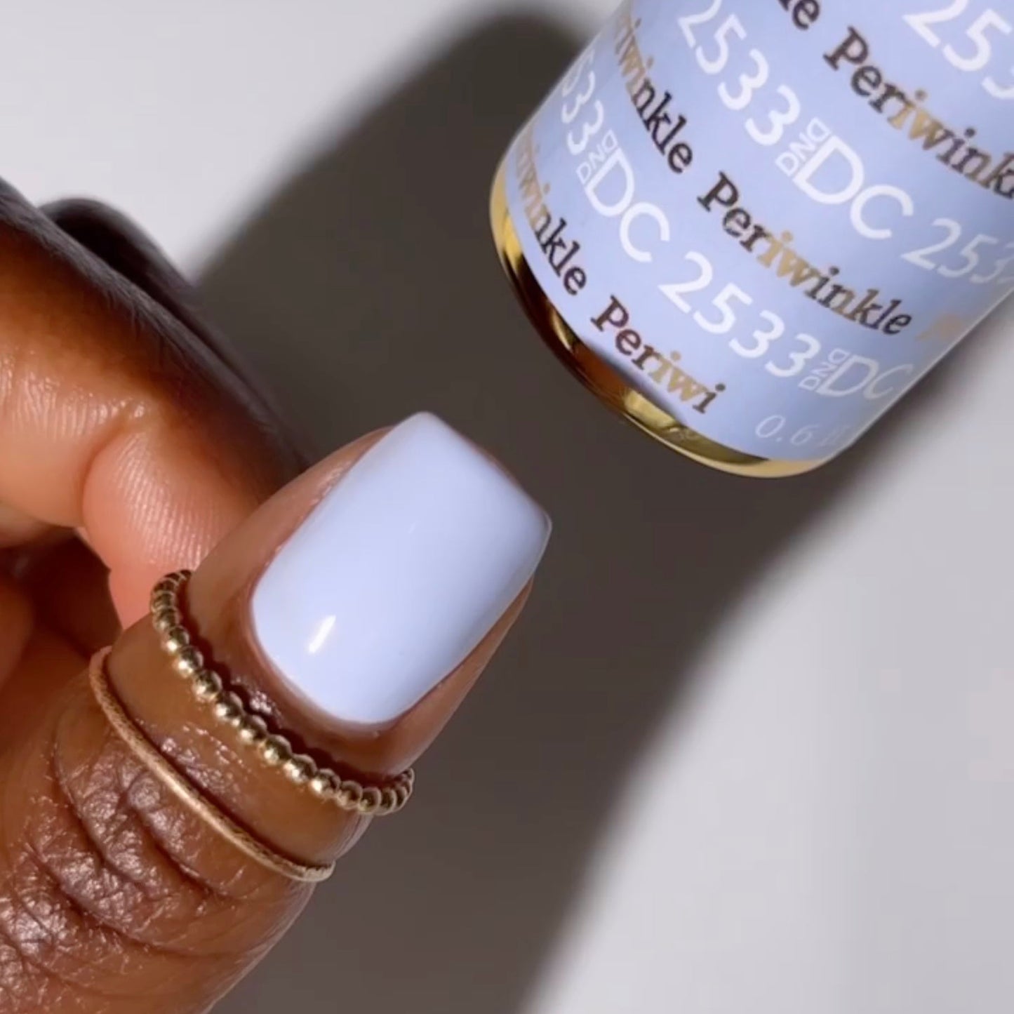 DND DC Gel Duo nail polish in Periwinkle #2533, featuring a vibrant gel lacquer for stylish manicures.