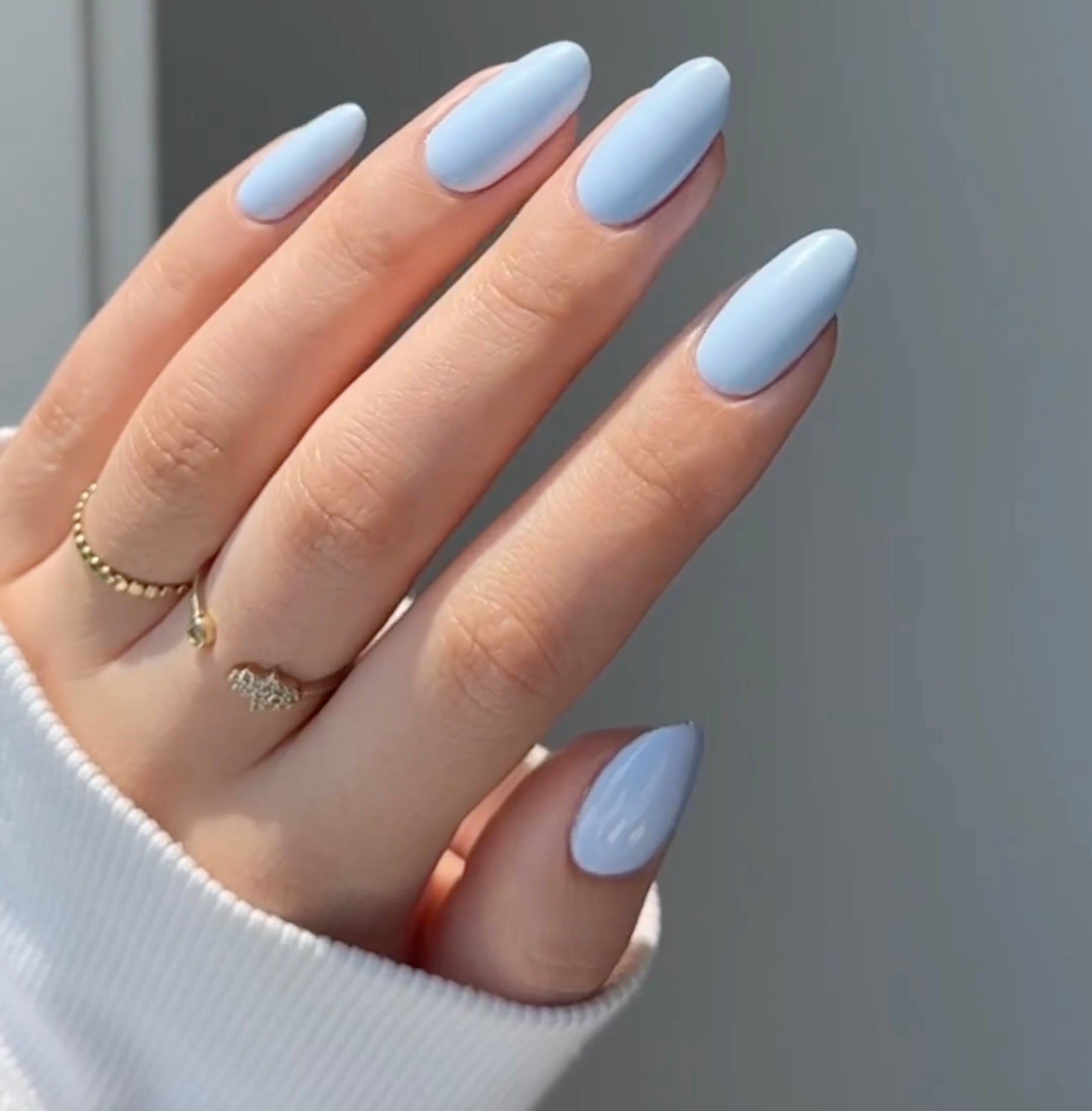 DND DC Gel Duo in Periwinkle #2533, a vibrant gel nail polish and lacquer set with glossy finish.