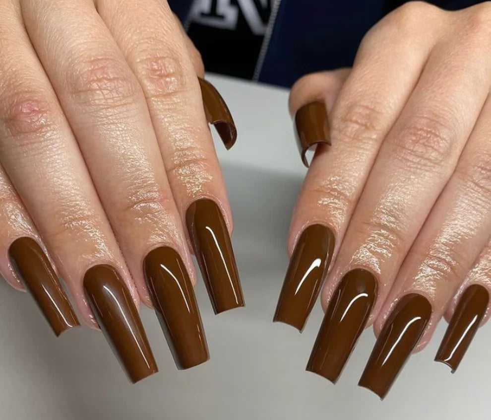 Spiced brown DND DC Gel Duo gel nail polish and lacquer in shade #053, showcasing a smooth, glossy finish.