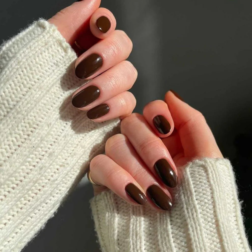 DND DC Gel Duo Spiced Brown #053 gel nail polish and lacquer set, showing the smooth, rich brown gel and glossy finish.