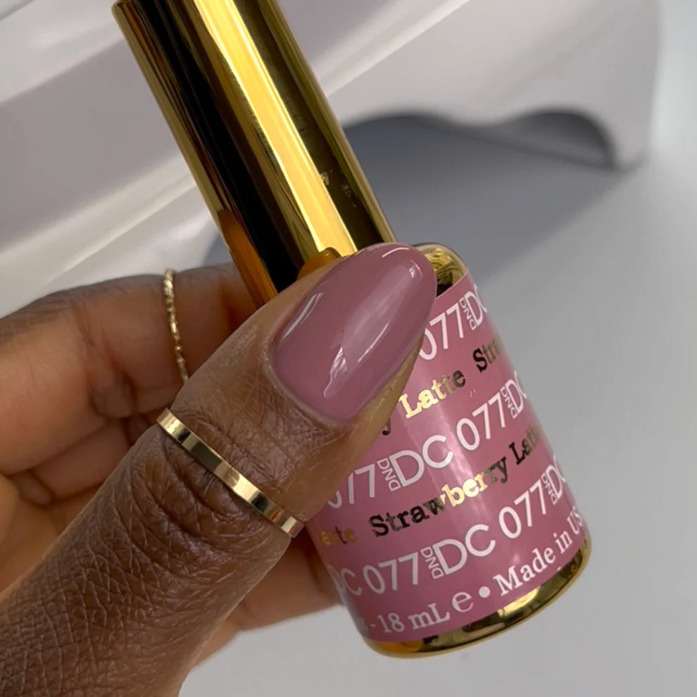 DND DC Gel Duo Strawberry Latte gel nail polish and lacquer swatch in shade #077, showcasing a soft pink-beige color.