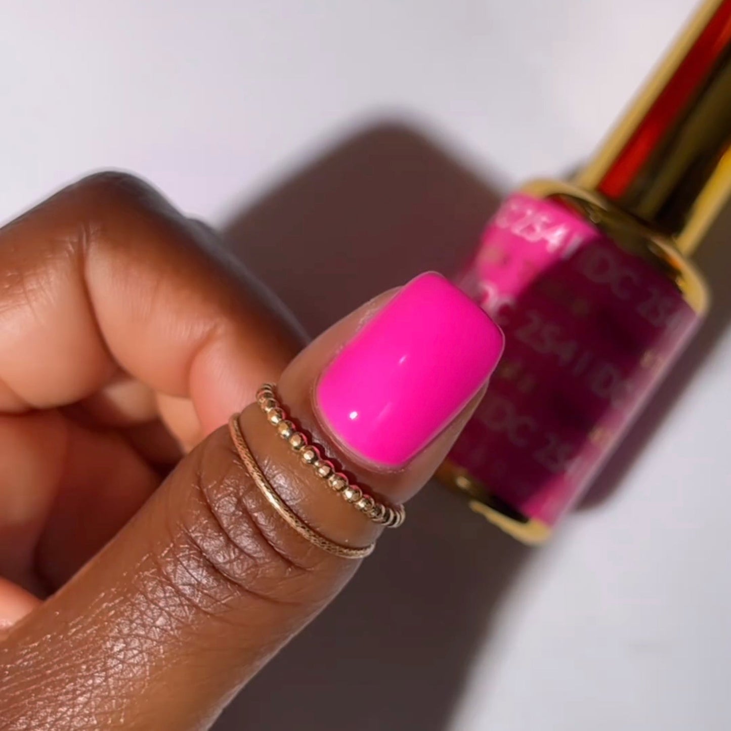 DND DC Gel Duo Topless Tropics #2541, gel nail polish and lacquer set with tropical-inspired colors and glossy finish.