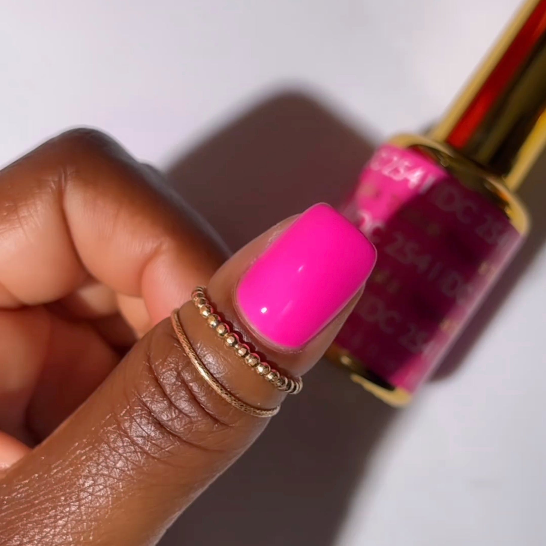 DND DC Gel Duo Topless Tropics #2541, gel nail polish and lacquer set with tropical-inspired colors and glossy finish.