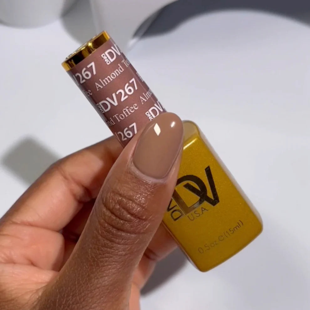 DND Diva Duo Gel & Polish in Almond Toffee 267, showcasing a glossy gel nail polish and lacquer with warm caramel tone.