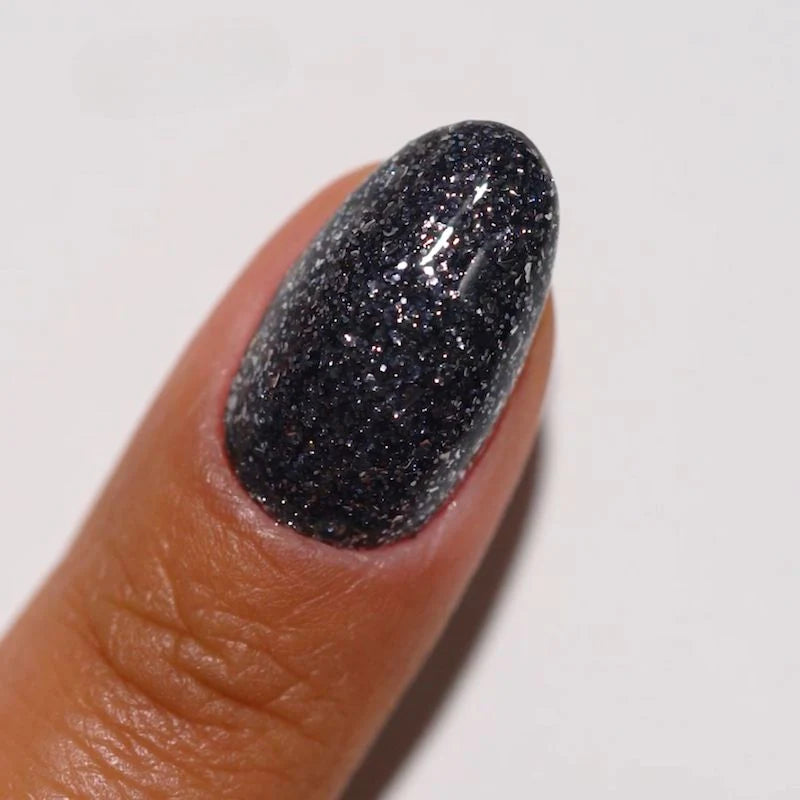 DND Diva Duo Gel & Polish Bulletproof 027, pink nail polish and gel nail color with glossy finish, in a stylish bottle.