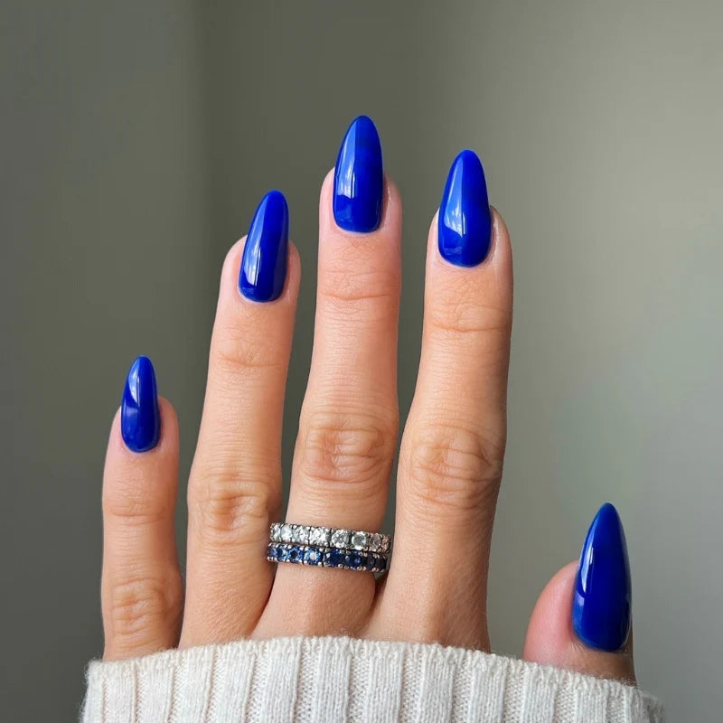 DND Diva Duo Gel & Polish Call Me Your Highness 199, vibrant gel nail polish and lacquer in a glossy shade, in a sleek bottle