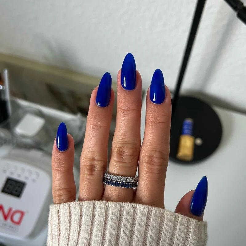 DND Diva Duo Gel & Polish in Call Me Your Highness 199, featuring a vibrant gel nail polish and lacquer with glossy finish.