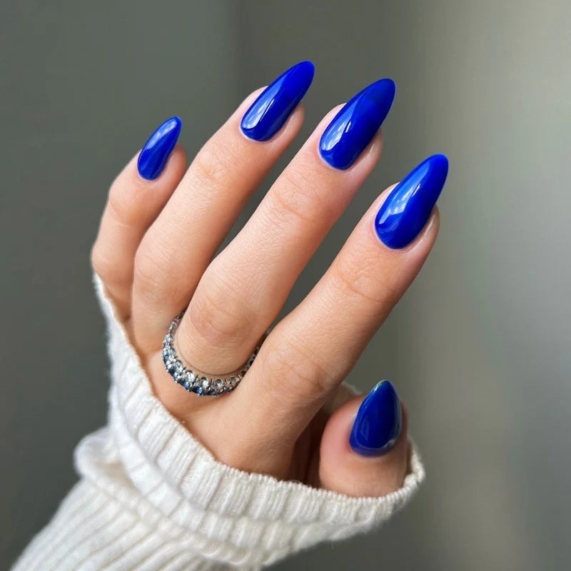 DND Diva Duo Gel & Polish Call Me Your Highness 199, vibrant gel nail polish and lacquer set with shiny finish, in a stylish bottle