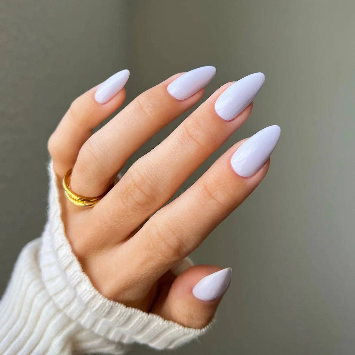 DND Diva Duo Gel & Polish in Cotton Candy Lilac 101, showing a swatch of the pastel purple gel nail polish and lacquer.