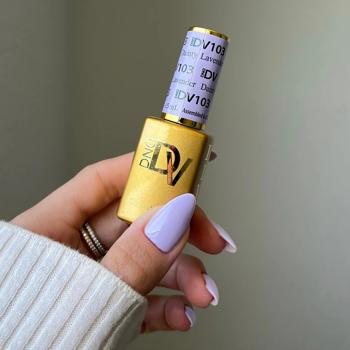 DND Diva Duo Gel & Polish Dainty Lavender 103 swatch showing a soft lavender gel nail polish and lacquer finish.