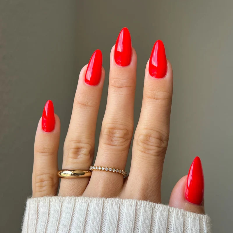 DND Diva Duo Gel & Polish in Diva Red 160, featuring a vibrant red gel nail polish and lacquer for stylish manicures.