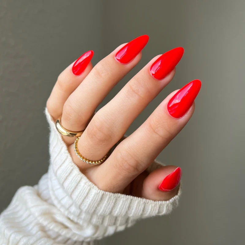 DND Diva Duo Gel and Polish in Diva Red 160, showing the vibrant red gel nail polish and lacquer bottle with branding.