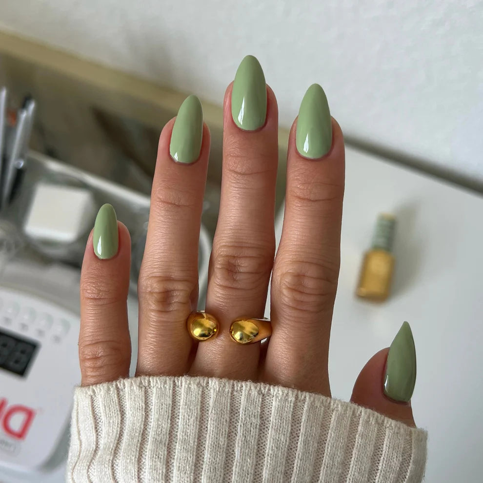 DND Diva Duo Gel and Polish in Foggy Fern 277, featuring a dual gel and lacquer nail color with a soft green hue.