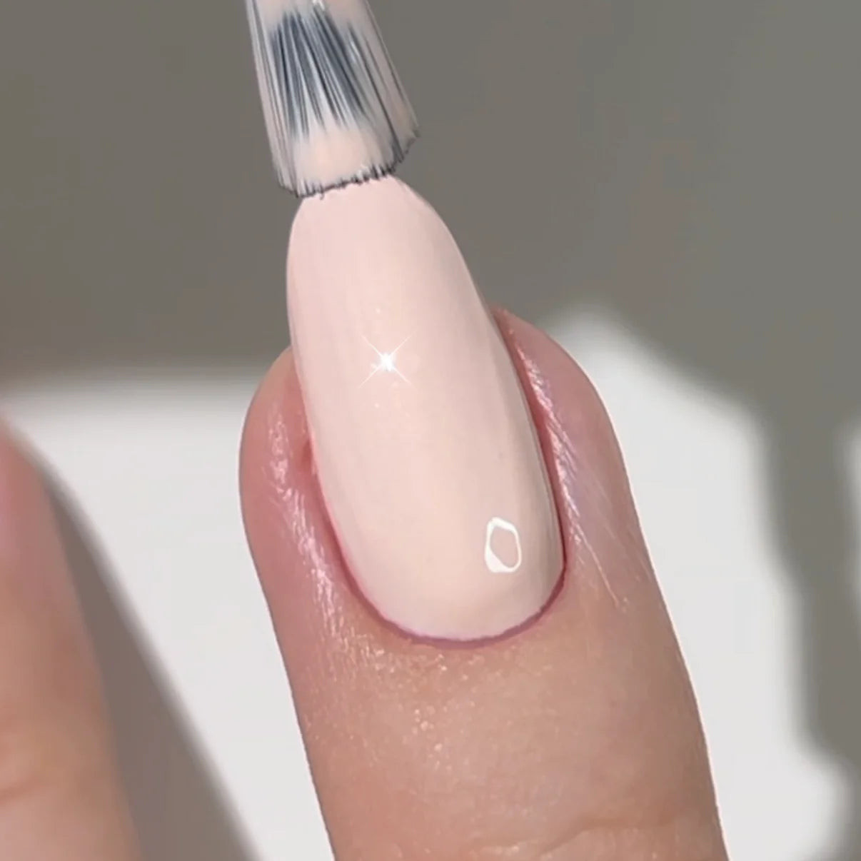 DND Diva Duo Gel & Polish in French Girl 061, a swatch of elegant gel nail polish and lacquer in soft nude and pink shades