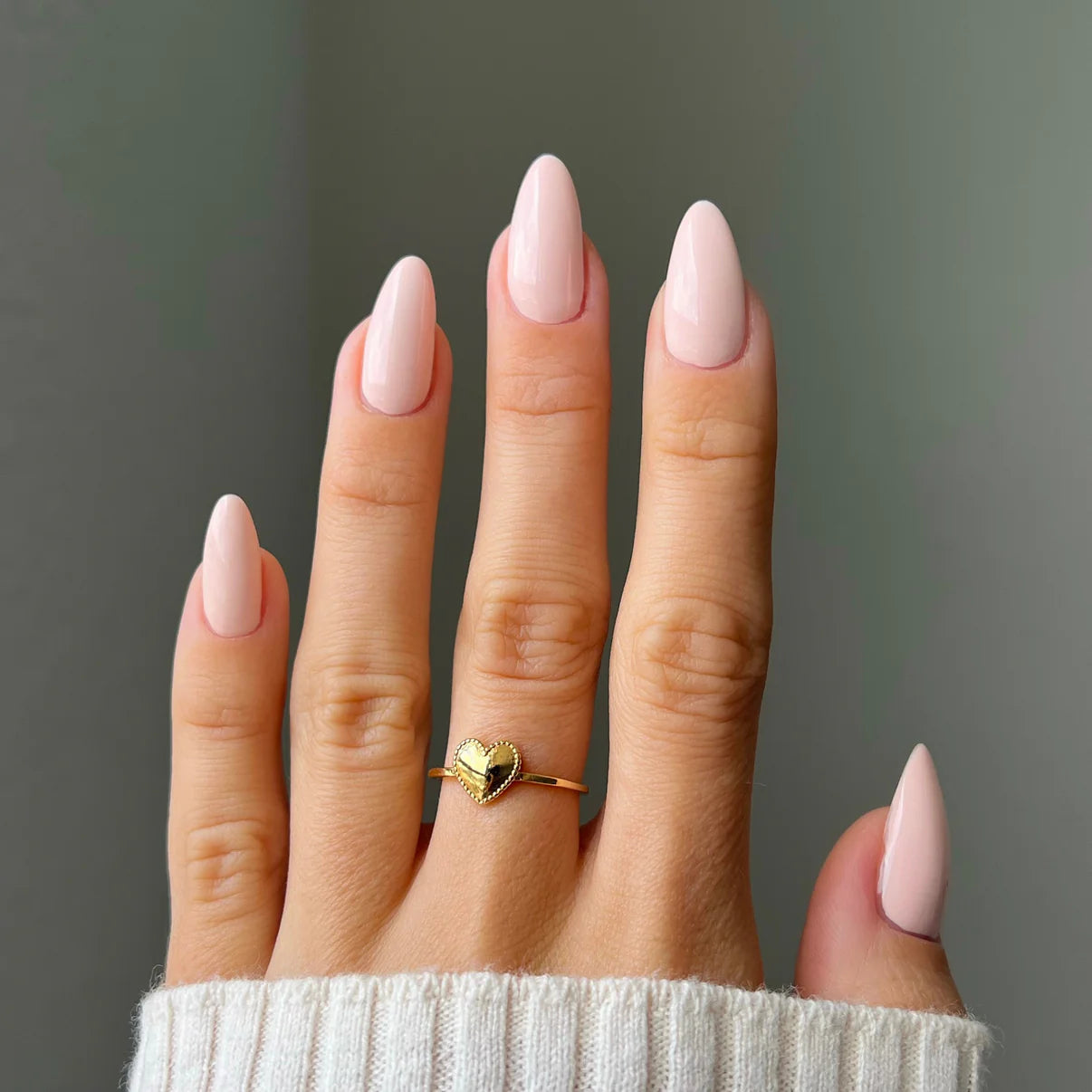 DND Diva Duo Gel & Polish French Girl 061 swatch showing light pink gel nail polish and matching lacquer for elegant nails.
